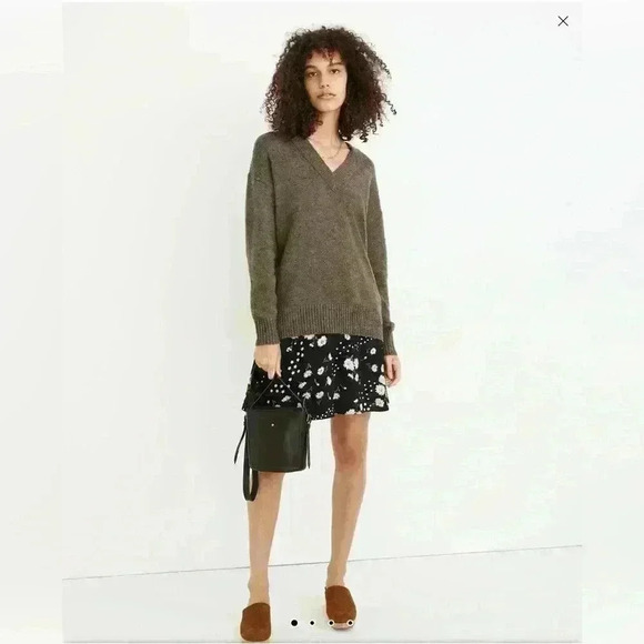 Madewell Donegal Bartlett V-Neck Pullover Sweater in Coziest Yarn Size Medium - Picture 1 of 7